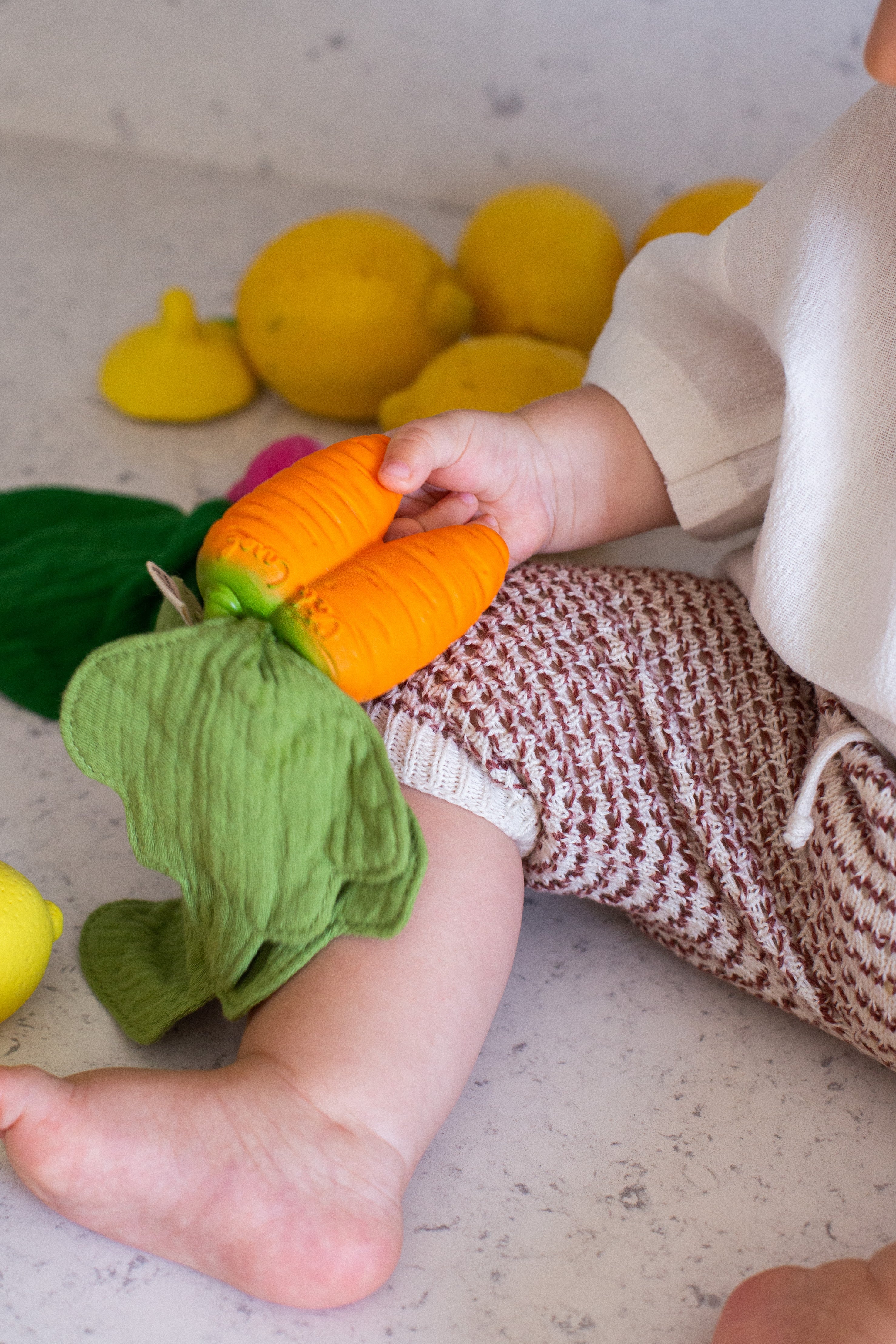 Oli&Carol® Purulelu luonnonkumia / Carrot Mini Doudou